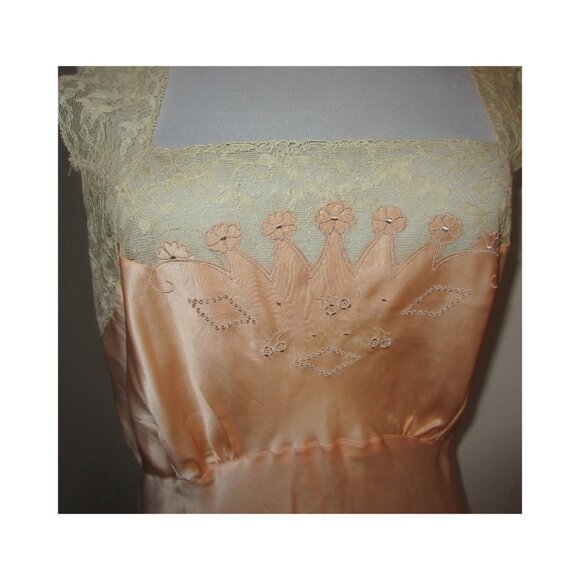 Vintage 1930s Arnold Constable Embroidered Peach Silk Nightgown Art Deco Size 40 - Picture 8 of 11